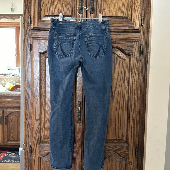 Delia*s Morgan jeans, size 3/4 petite, great condition! - Picture 2 of 4